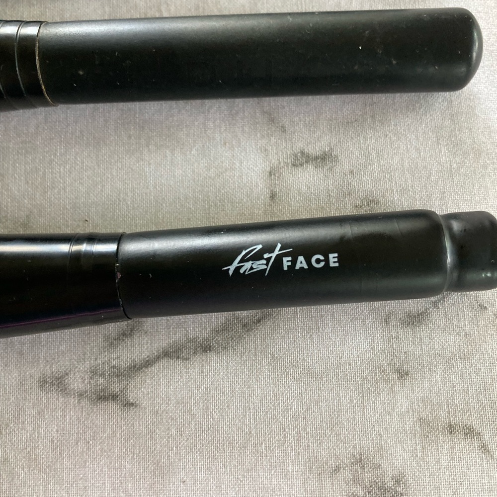 Assorted makeup brushes bundle - Picture 5 of 5